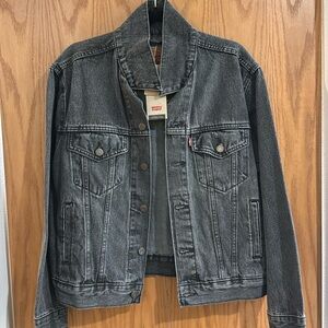 NWT Levi’s ex boyfriend trucker denim jacket